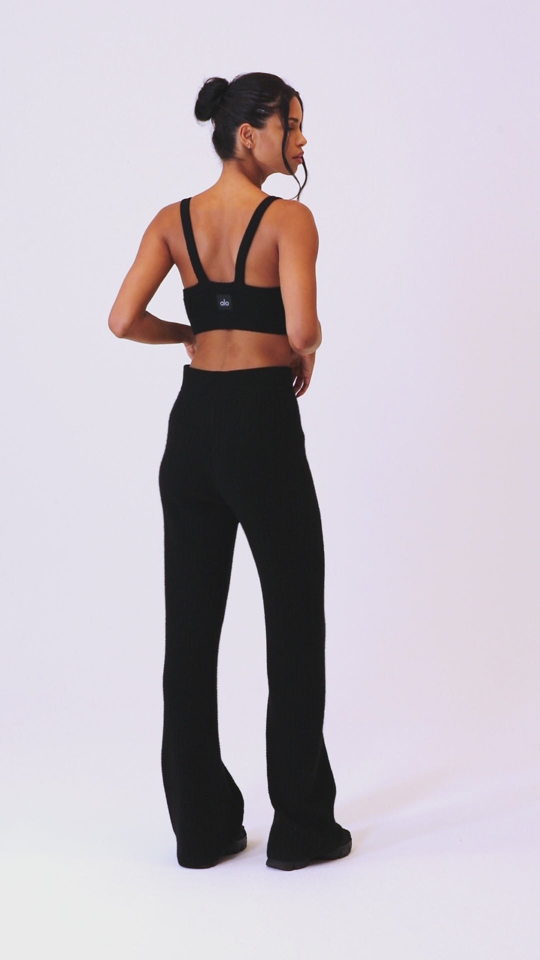Cashmere Plush Waffle V-Neck Bra - Black