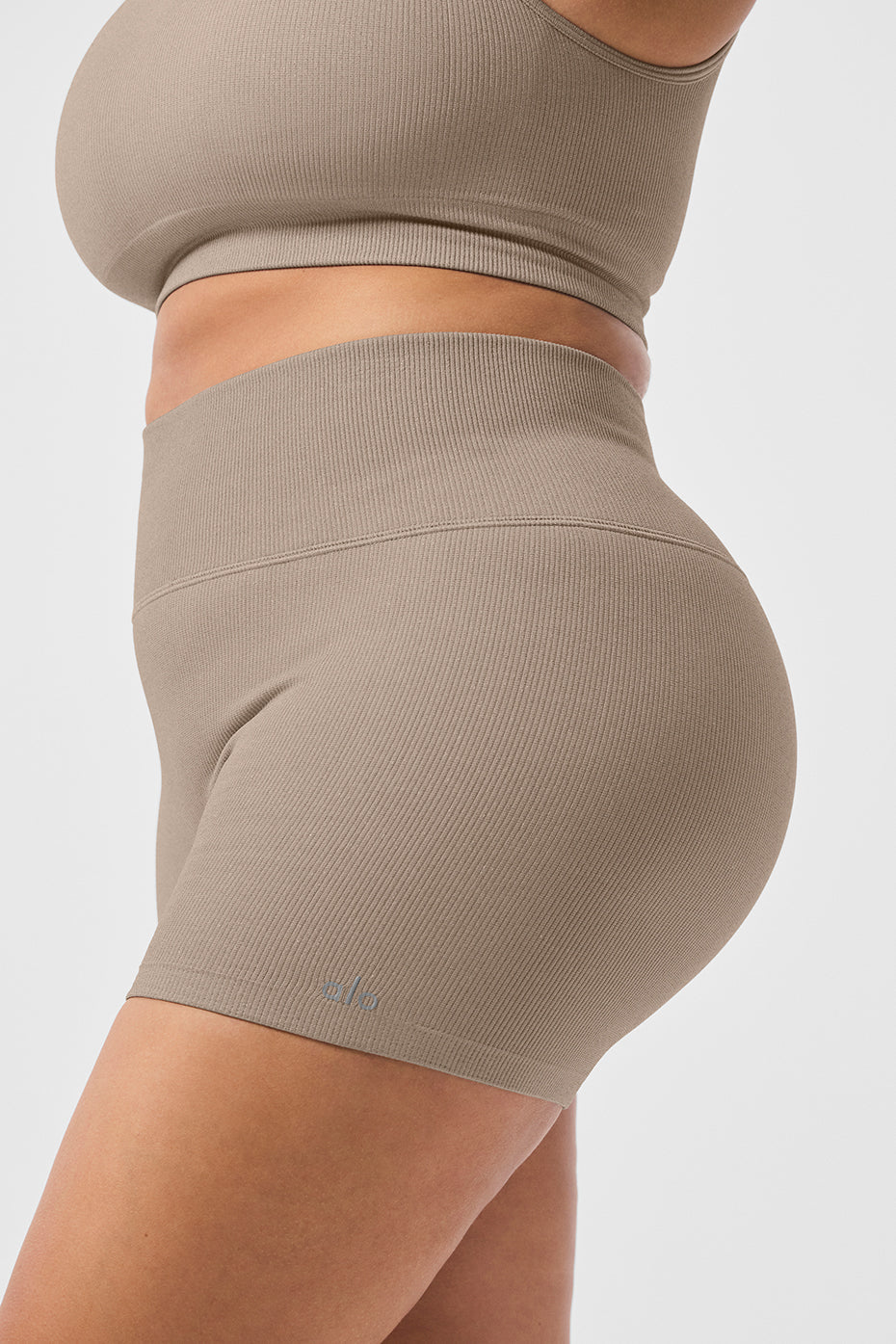 3" Seamless Ribbed Shimmer Short - Gravel